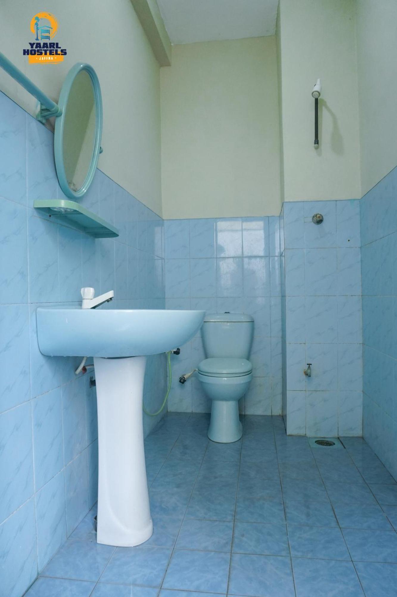 Yaarl Hostels Джафна Стая снимка